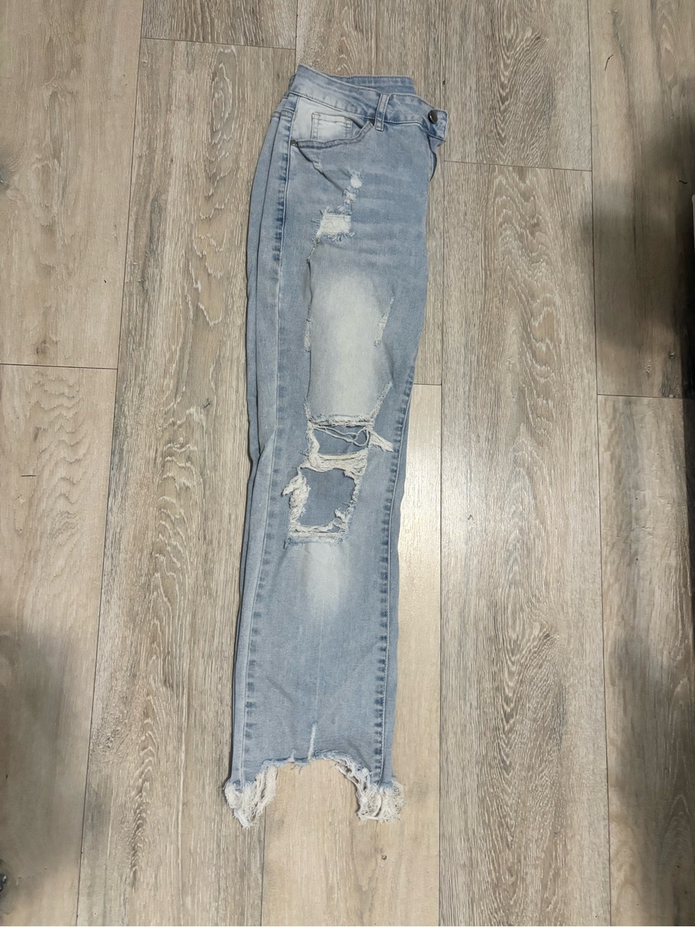 Light Wash Distressed Women's Jeans - Slim Fit